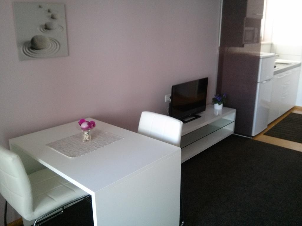 Apartman Lena *